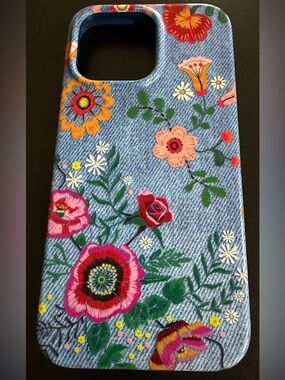 Velvet Caviar iPhone 14 Pro Max Groovy floral case